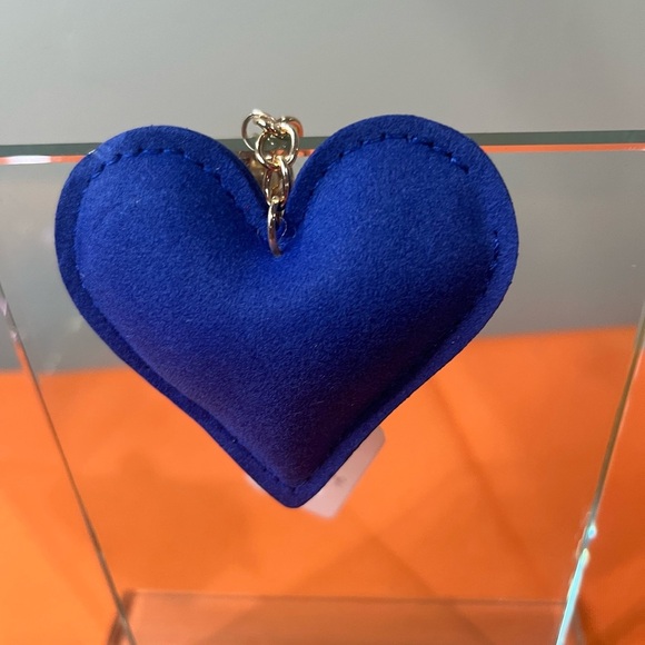 Fashion Jewelry Glittering Heart Keychain with Gold Accents - Picture 6 of 10